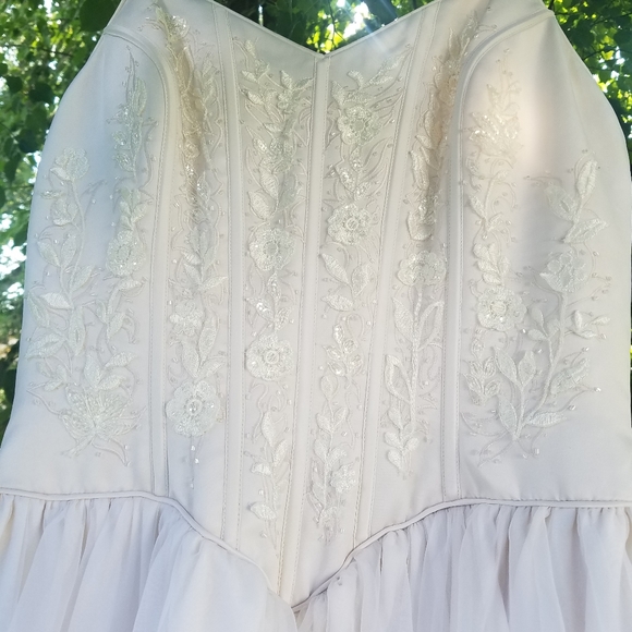 One of a Kind Wedding Dress - Picture 5 of 6